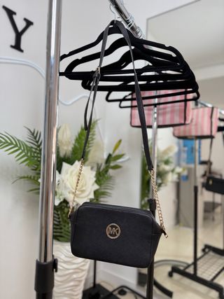 Bolso Michael Kors Negro Cadena Dorada
