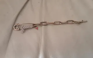 Bracciale Guess con strass e charm