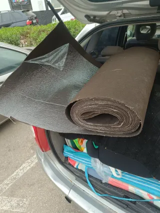 Moqueta aislante para coche o furgoneta