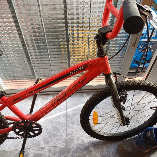 Bicicleta BMX Monty Roja