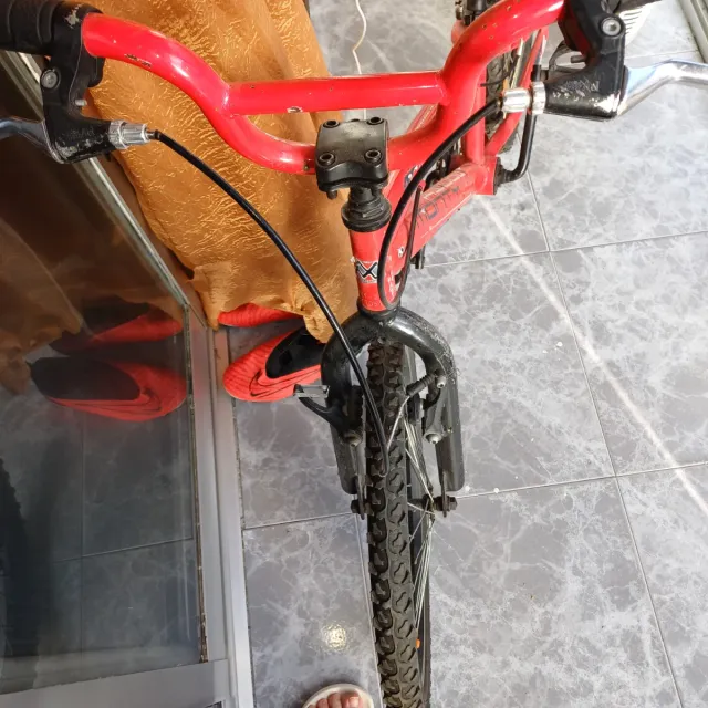 Bicicleta BMX Monty Roja