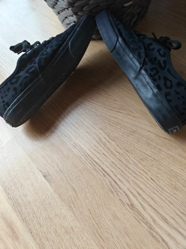 Bambas leopardo negras casi sin uso