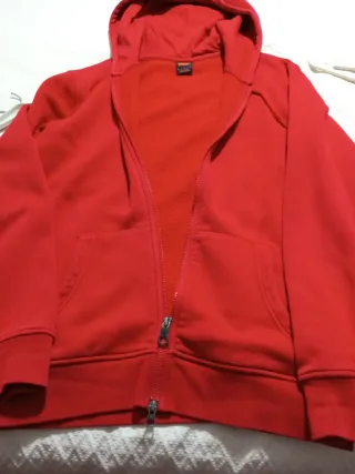 Sudadera unisex con capucha roja