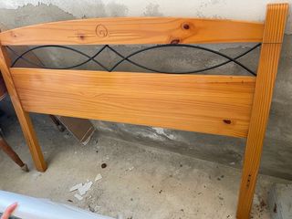 Cabecero de madera y forja