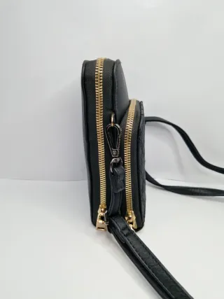 Bolso bandolera de dos compartimentos.