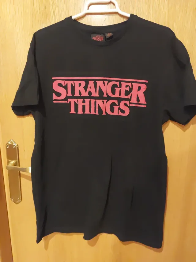 Camiseta Stranger Things Negra