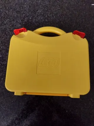 Valigetta LEGO con mattoncini