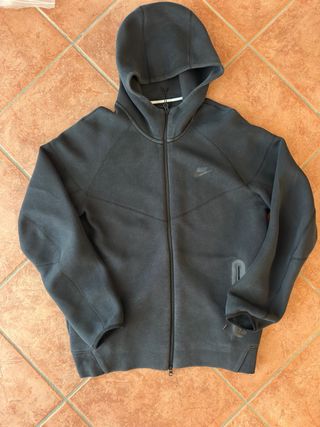 Felpa Nike Tech nera con cappuccio