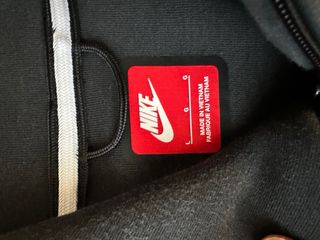 Felpa Nike Tech nera con cappuccio