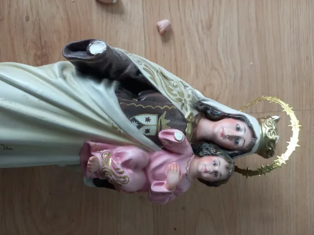Figura religiosa di Virgen del Carmen y Niño