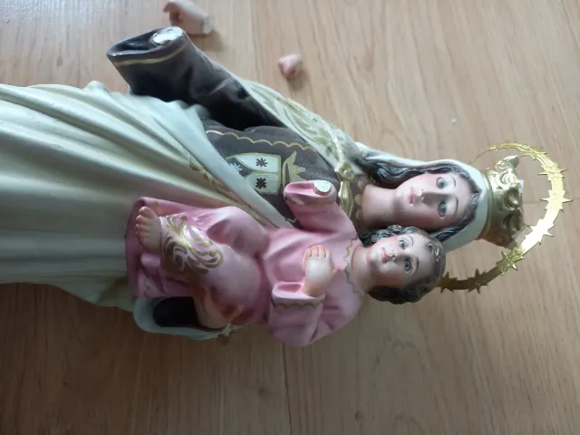 Figura religiosa di Virgen del Carmen y Niño