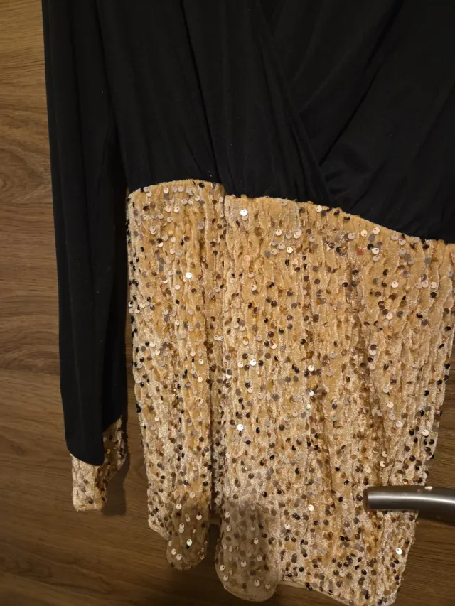 Vestido negro y dorado lentejuelas