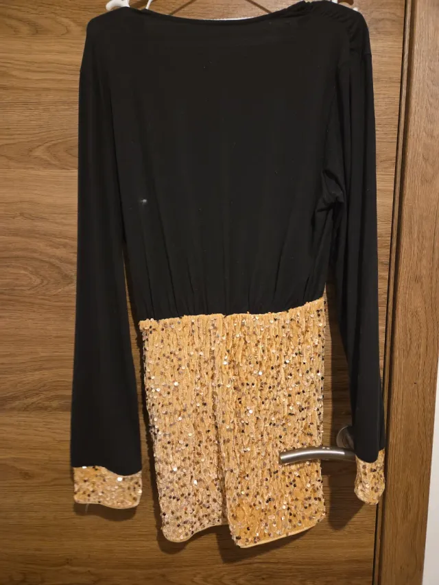 Vestido negro y dorado lentejuelas
