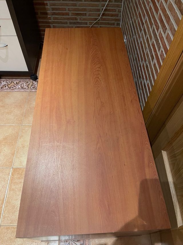 Mesa TV madera con ruedas