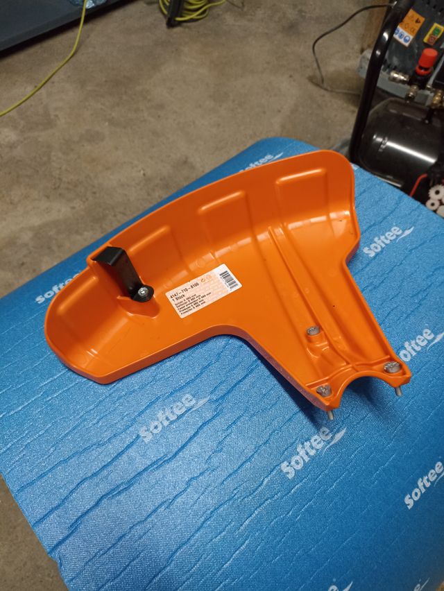 Protector desbrozadora Stihl naranja