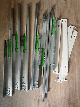 Guida per cassetti PAX in metallo e plastica