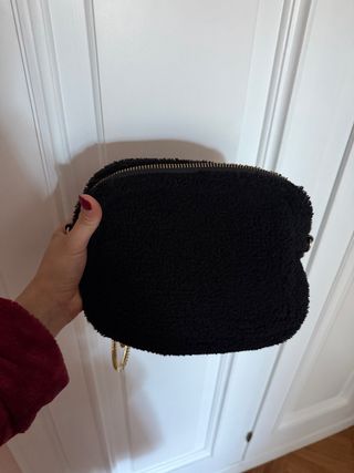 Bolso negro pelo oveja cadena dorada