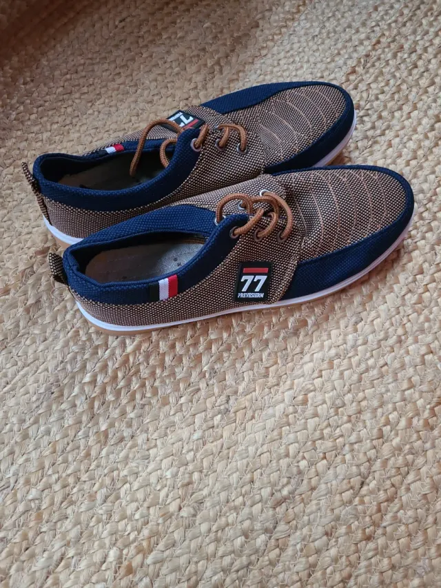 Zapatillas casuales azul y marrón