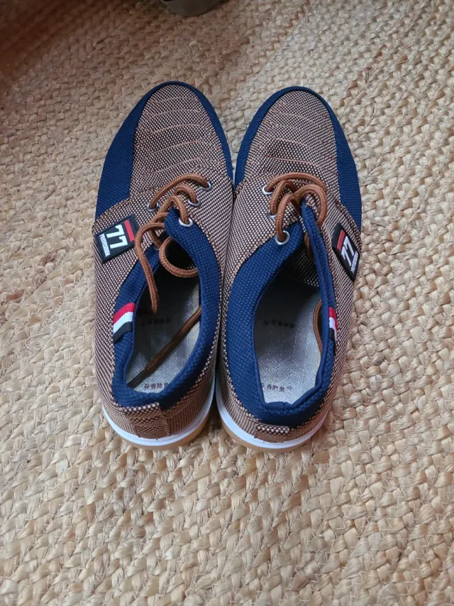 Zapatillas casuales azul y marrón