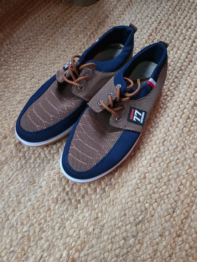 Zapatillas casuales azul y marrón