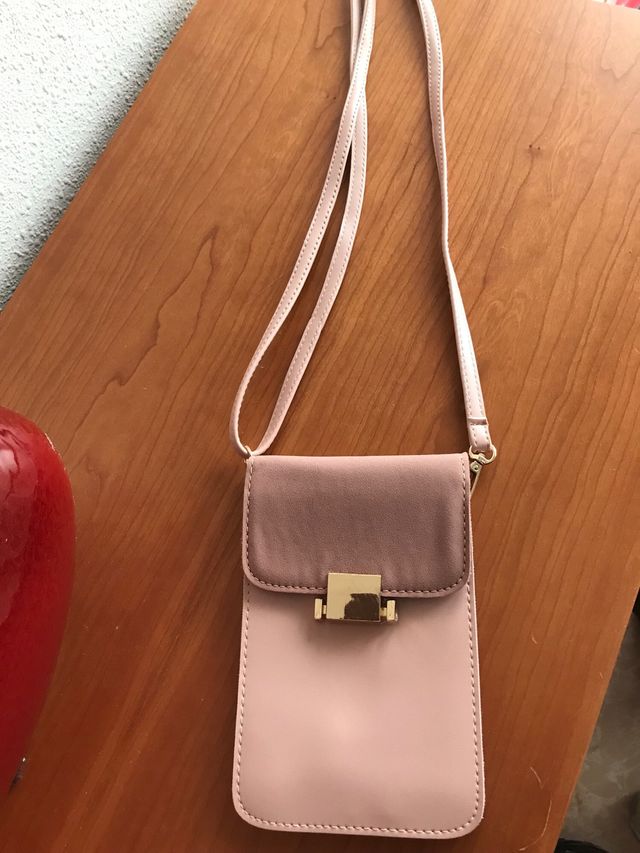 Bolso para móvil color rosa maquillaje.