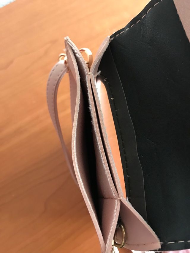 Bolso para móvil color rosa maquillaje.