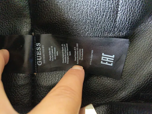 Borsa Tote Guess Nero in Effetto Coccodrillo