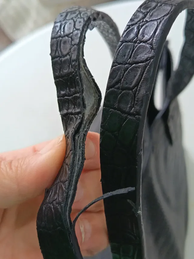 Borsa Tote Guess Nero in Effetto Coccodrillo