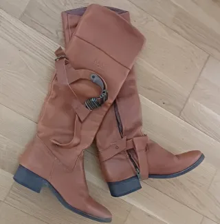 Botas Hakei de cuero marrón