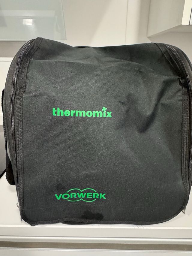 Thermomix TM6 con accesorios sin usar y bolsa