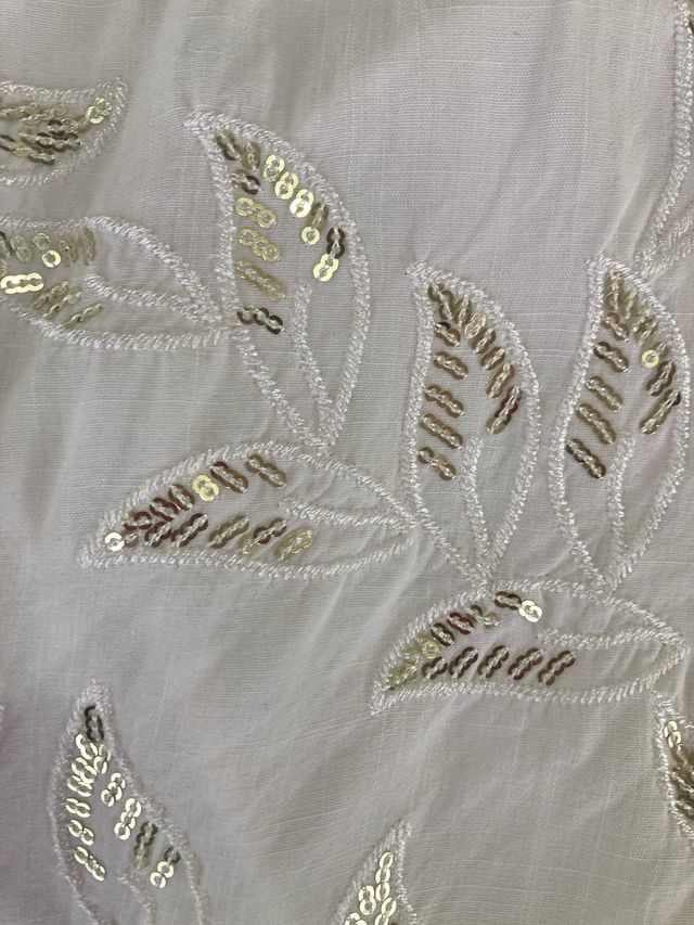 Camisa boho blanca con detalles dorados