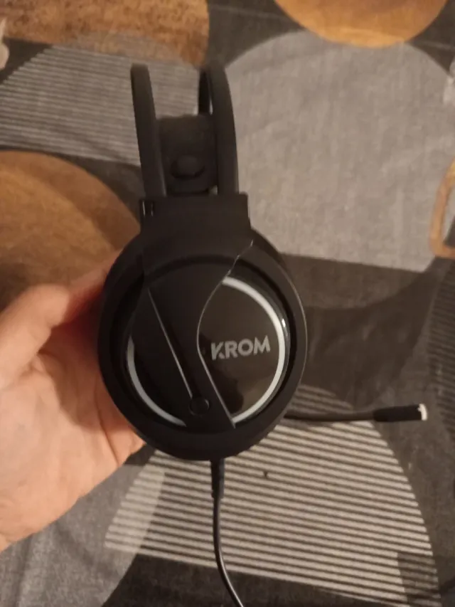 Cascos Krom RGB con Micrófono