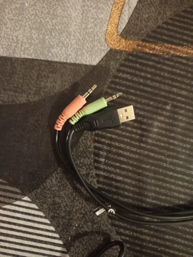 Cascos Krom RGB con Micrófono