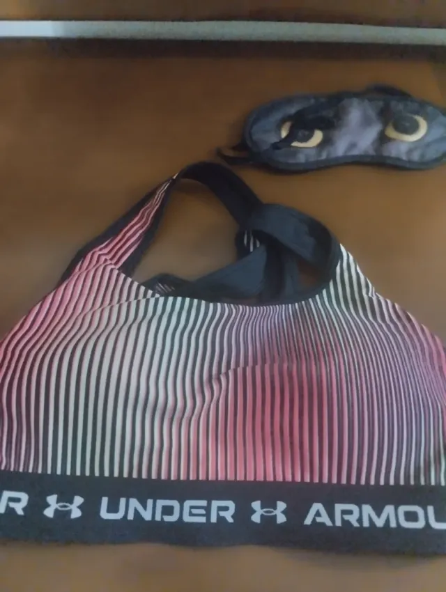 Top deportivo Under Armour rayas rosa