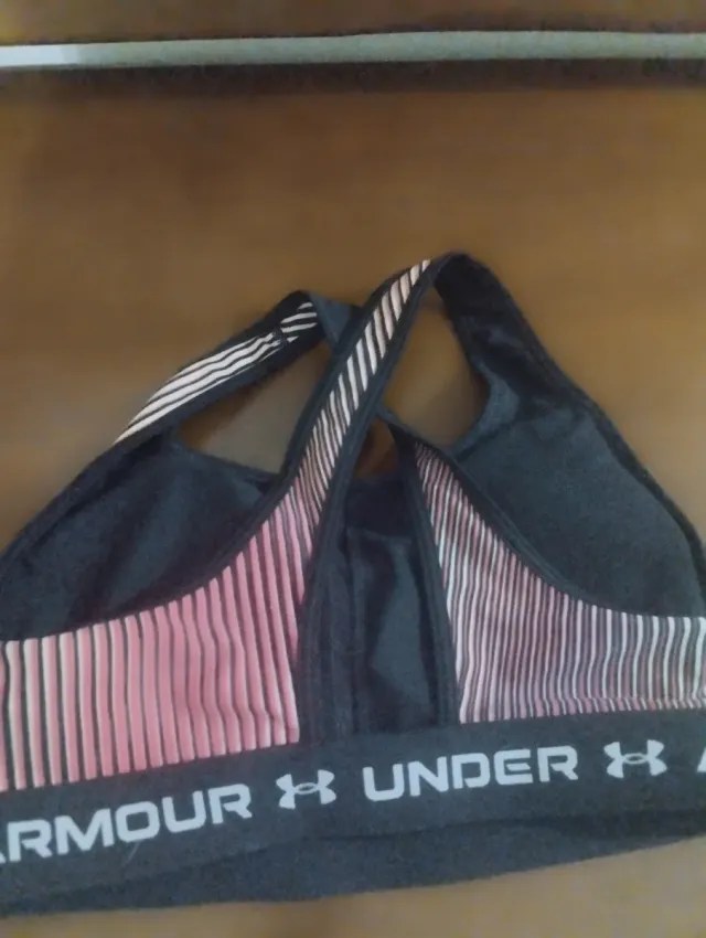 Top deportivo Under Armour rayas rosa