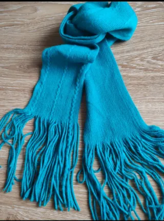 Bufanda azul turquesa con flecos