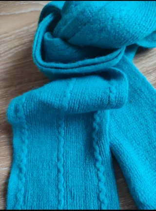 Bufanda azul turquesa con flecos