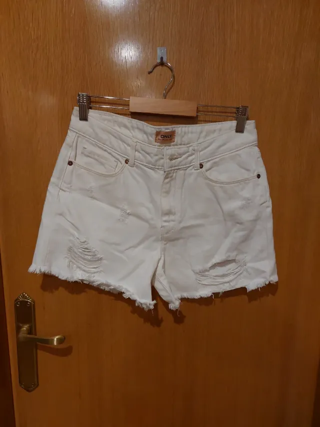 Shorts vaqueros blancos ONLY rotos