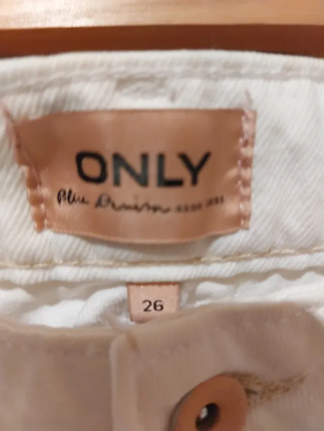 Shorts vaqueros blancos ONLY rotos