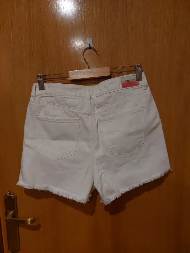 Shorts vaqueros blancos ONLY rotos