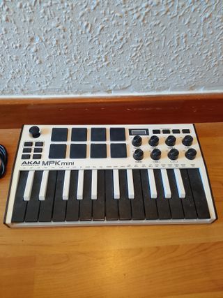 AKAI MPK Mini Controlador MIDI