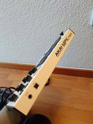 AKAI MPK Mini Controlador MIDI