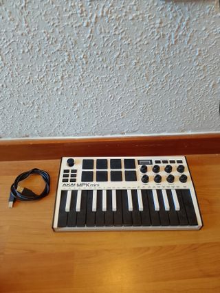 AKAI MPK Mini Controlador MIDI