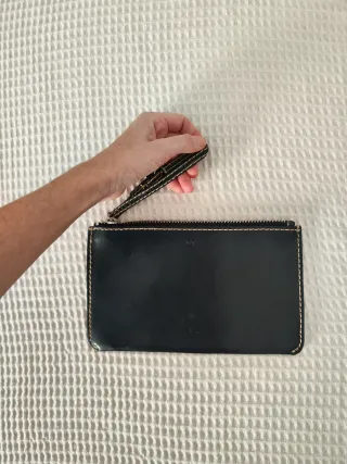 Cartera de mano negra