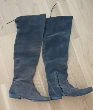 Botas Hakei por encima de la rodilla grises