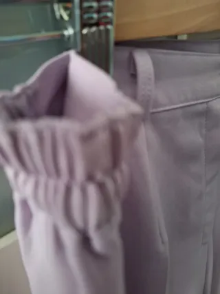 Pantalón lila ancho