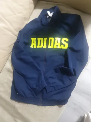 Chaqueta Adidas azul y amarilla