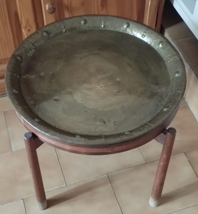 Mesa auxiliar vintage bandeja metálica