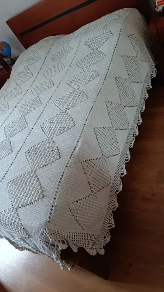 Coberta de Renda feita a mão Bege/Branca para cama