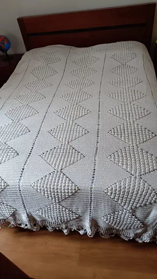 Coberta de Renda feita a mão Bege/Branca para cama